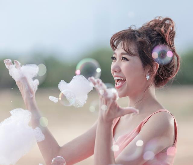 Hari Won hẹn với fan mỗi tuần sẽ livestream h&aacute;t h&ograve;, kể chuyện - Ảnh 3.