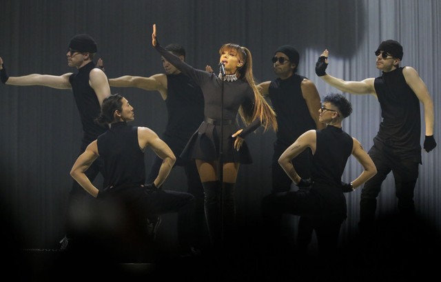 Cùng Yamaha Grande khám phá tour diễn của Ariana Grande tại Việt Nam - Ảnh 2.