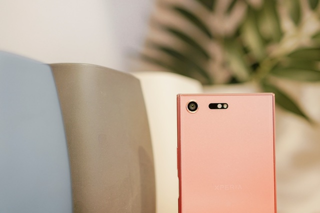 Ngắm vẻ sexy vạn người mê của Xperia XZ Premium Bronze Pink - Ảnh 3.