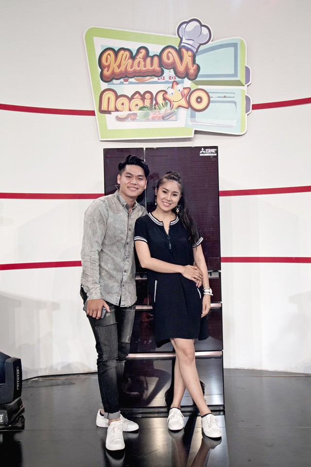 L&ecirc; Phương tay trong tay chồng sắp cưới tham gia gameshow nấu ăn - Ảnh 3.