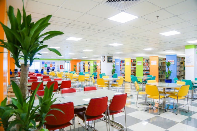 Nhiều ng&agrave;nh học tại UEF c&oacute; mức điểm tr&uacute;ng tuyển đại học tr&ecirc;n 20 - Ảnh 2.