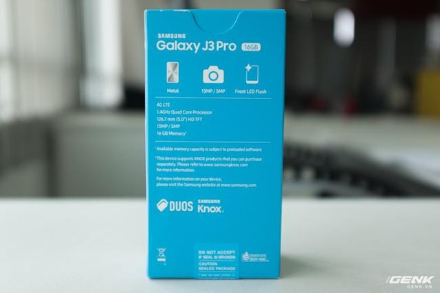 Trên tay Galaxy J3 Pro Xanh Ánh Bạc - Nét sang trọng được phổ cập cho phân khúc tầm trung - Ảnh 2.