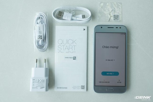 Trên tay Galaxy J3 Pro Xanh Ánh Bạc - Nét sang trọng được phổ cập cho phân khúc tầm trung - Ảnh 4.