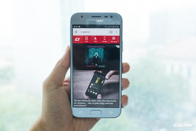 Trên tay Galaxy J3 Pro Xanh Ánh Bạc - Nét sang trọng được phổ cập cho phân khúc tầm trung - Ảnh 8.
