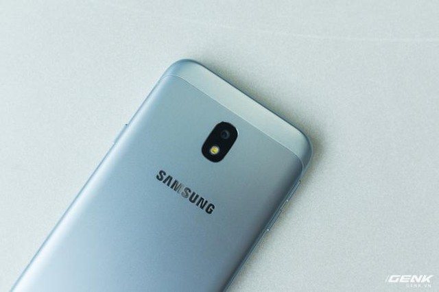 Trên tay Galaxy J3 Pro Xanh Ánh Bạc - Nét sang trọng được phổ cập cho phân khúc tầm trung - Ảnh 18.