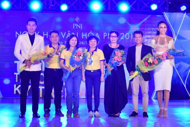 M&acirc;u Thủy diện mốt xuy&ecirc;n thấu đi chấm &ldquo;The Face of PNJ&rdquo; - Ảnh 3.