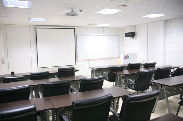 Cơ hội tuyển thẳng cho th&iacute; sinh từ 15.5 điểm v&agrave; nhiều học bổng gi&aacute; trị - Ảnh 2.