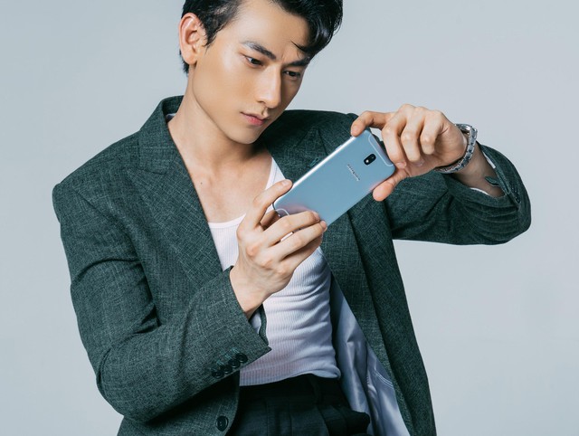 Isaac cầu h&ocirc;n người y&ecirc;u trong b&oacute;ng tối - Ảnh 6.