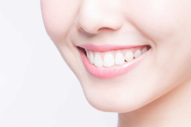 Đừng để nụ cười k&eacute;m duy&ecirc;n chỉ v&igrave; xem thường bệnh vi&ecirc;m nướu - Ảnh 2.