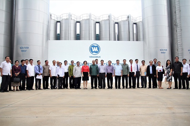 Đoàn đại biểu cấp cao Lào đến thăm nhà máy Vinamilk - Ảnh 3.