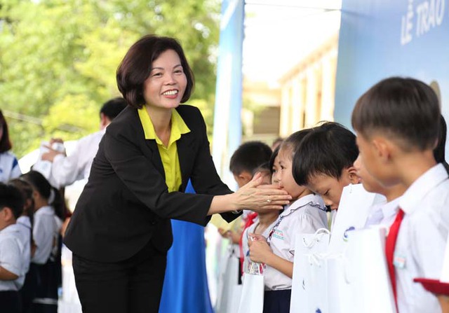 Quỹ sữa Vươn cao Việt Nam trao tặng 46.500 ly sữa cho trẻ em tỉnh Quảng Nam - Ảnh 3.