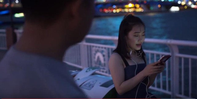 Đ&agrave; Nẵng: Người d&acirc;n h&agrave;o hứng với th&ugrave;ng r&aacute;c c&oacute; chức năng sạc pin - Ảnh 2.