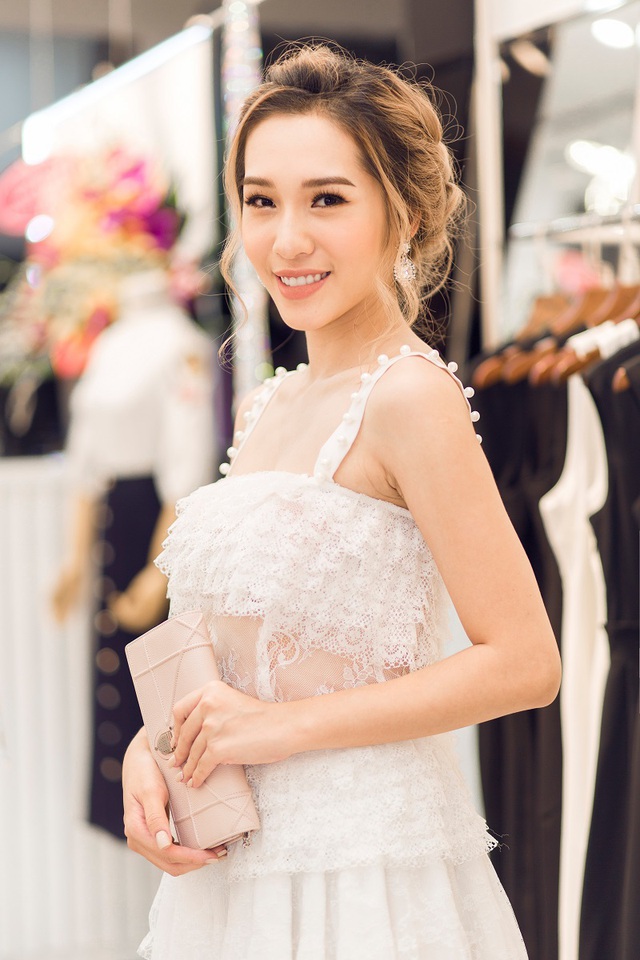 Emily Nguyễn, Linh Rin, T&uacute; Linh c&ugrave;ng Quỳnh Hương đọ phong c&aacute;ch tại sự kiện - Ảnh 3.
