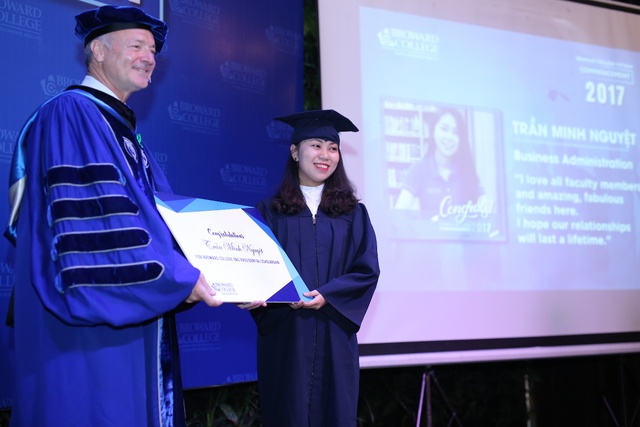 Lễ khai giảng theo nghi thức quốc tế độc đáo tại Broward College Vietnam - Ảnh 4.