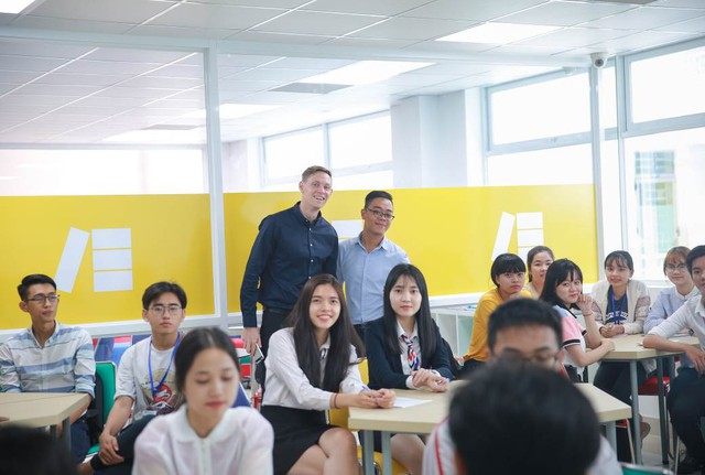 ELC Vietnam chính thức khai giảng những khóa học đầu tiên - Ảnh 1.