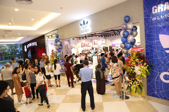 Hot teen Việt tụ hội trong tiệc khai trương cửa hàng adidas Originals tại Hà Nội - Ảnh 1.