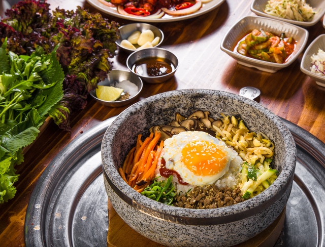 Khám phá ẩm thực xứ Kim Chi và những món ăn phải thử một lần trong đời - Ảnh 1.