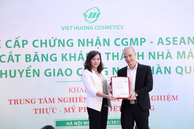 Công ty Việt Hương khánh thành nhà máy sản xuất mỹ phẩm - Ảnh 4.