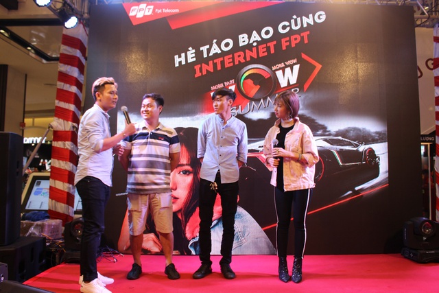 Người h&acirc;m mộ xếp h&agrave;ng nhiều giờ đồng hồ để được &ldquo;đua xe&rdquo; c&ugrave;ng Min - Ảnh 5.