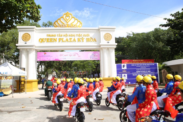 Hơn 100 cặp đôi cùng cưới tập thể tại Queen Plaza dịp lễ 2/9 - Ảnh 2.