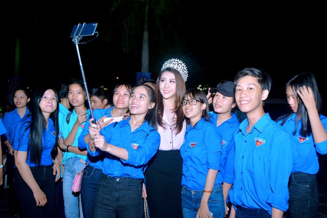 Mỹ Tâm đưa Hoa hậu Hoàng Kim “kết nối yêu thương” tại quê nhà - Ảnh 3.