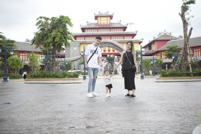 Gia đình Trang Lou – Tùng Sơn khoe ảnh đi chơi công viên giải trí cực đáng yêu - Ảnh 12.