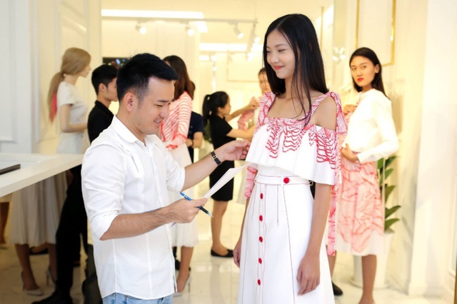 Phạm Hương, Minh Tú, Mâu Thủy đối đầu kịch liệt trong show thời trang có một-không-hai - Ảnh 4.