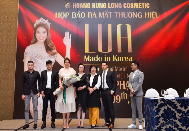Phạm Hương tươi tắn xuất hiện tại sự kiện ra mắt thương hiệu mỹ phẩm LUA - Ảnh 1.