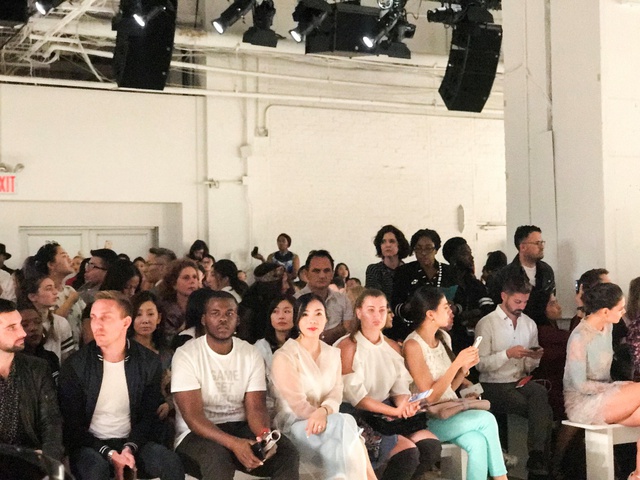 CEO Elise Lưu Nga ngồi cùng hàng Paris Hilton xem thời trang tại New York - Ảnh 3.