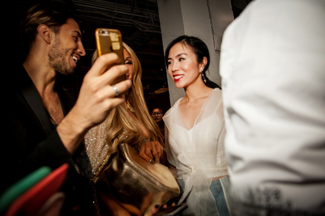 CEO Elise Lưu Nga ngồi cùng hàng Paris Hilton xem thời trang tại New York - Ảnh 7.