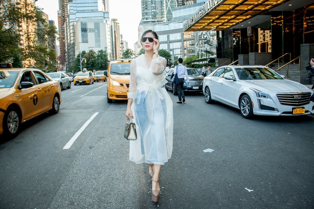 CEO Elise Lưu Nga ngồi cùng hàng Paris Hilton xem thời trang tại New York - Ảnh 8.