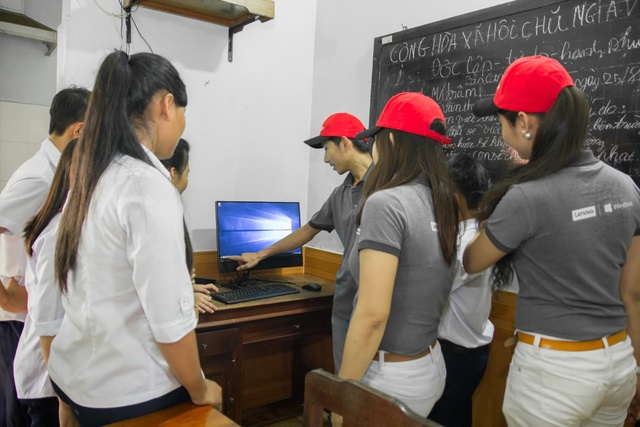 Lenovo và Microsoft tài trợ máy tính cho Làng trẻ em SOS Bến Tre - Ảnh 2.
