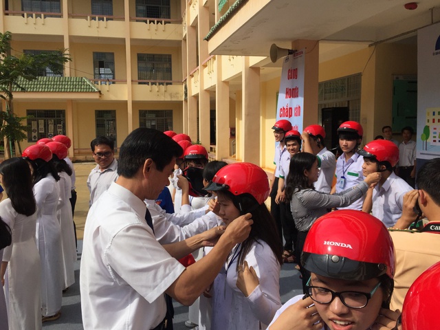 Honda Việt Nam hưởng ứng ph&aacute;t động th&aacute;ng cao điểm an to&agrave;n giao th&ocirc;ng tại tỉnh Đăk N&ocirc;ng - Ảnh 4.