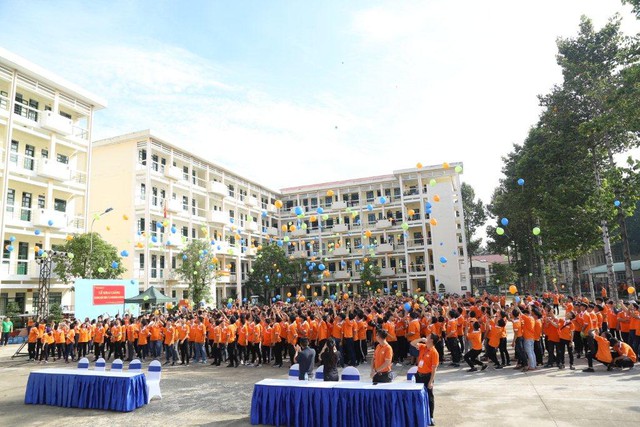 Gần 2.000 sinh viên FPT Polytechnic bước vào ngày hội đón năm học mới - Ảnh 2.