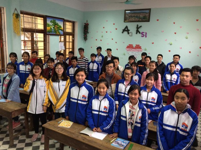 Sổ tay kĩ năng chống nạn bu&ocirc;n người của nữ sinh lớp 11&nbsp;v&agrave;o chung kết cuộc thi Tri Thức Trẻ V&igrave; Gi&aacute;o Dục 2017 - Ảnh 1.