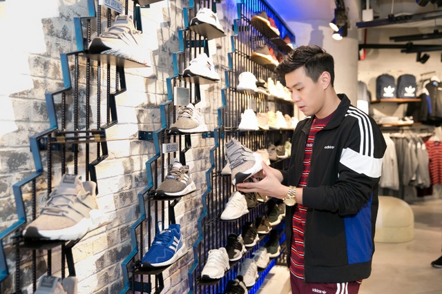 Theo chân Khả Ngân, Phở Đặc Biệt chọn những mẫu giày đỉnh vừa cập bến store adidas - Ảnh 11.