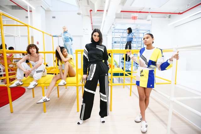 Quỳnh Anh Shyn &ldquo;chất chơi&rdquo; diện set đồ nằm trong BST phi&ecirc;n bản giới hạn của adidas Originals xuống phố - Ảnh 13.