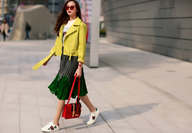 Sella Trương cực chất với c&aacute;ch phối đồ m&agrave;u sắc tại Seoul Fashion Week - Ảnh 2.