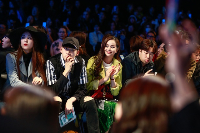 Sella Trương cực chất với c&aacute;ch phối đồ m&agrave;u sắc tại Seoul Fashion Week - Ảnh 12.