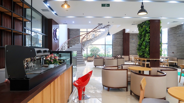 Mở đầu chuỗi dịch vụ của Sunshine Group, S’cafe Palace lộng lẫy ngày khai trương - Ảnh 2.