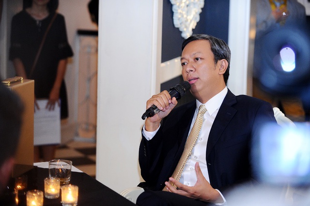 Với người đàn ông Việt đã mạnh tay mua lại cả một thị trấn của nước Mỹ và phát triển kinh doanh, những thành tựu của anh luôn có dấu ấn mạnh mẽ của người cộng sự, người đàn anh thân thiết 10 năm.