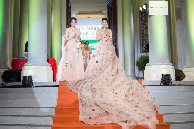 Hoa hậu Sella Trương xinh đẹp tựa nữ thần trong những thiết kế v&aacute;y hoa duy&ecirc;n d&aacute;ng - Ảnh 12.