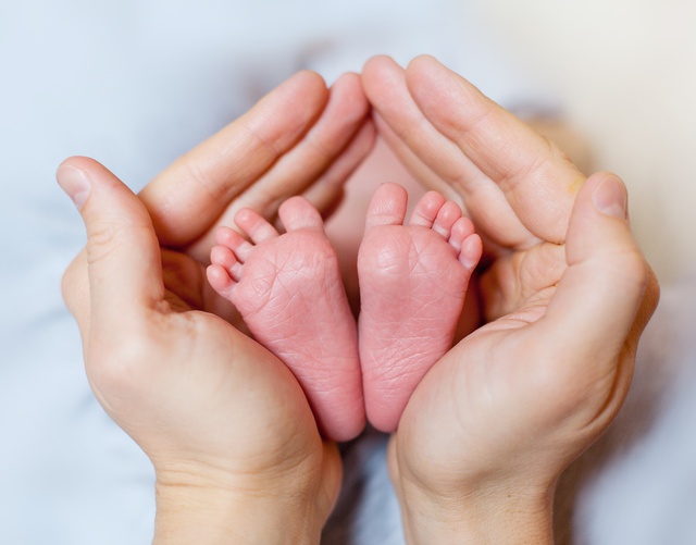 Chăm s&oacute;c b&eacute; sinh non: Y&ecirc;u thương từ những điều tinh tế nhất - Ảnh 2.