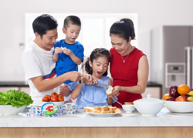 MC Thanh Thảo bật m&iacute; m&oacute;n ăn gi&uacute;p b&eacute; tận hưởng trọn vẹn niềm vui gia đ&igrave;nh - Ảnh 1.