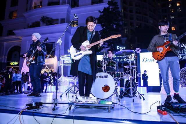 H&agrave; Anh Tuấn, Ngọt Band, Phương Linh khuấy động đ&ecirc;m Gi&aacute;ng sinh &ldquo;City of Lights&rdquo; tại H&agrave; Nội - Ảnh 10.