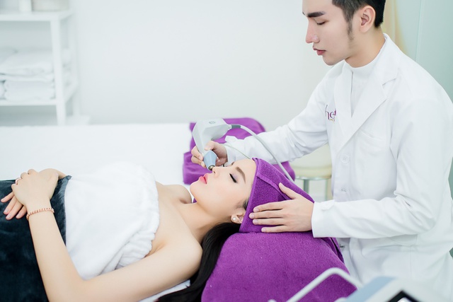 Kỳ Duy&ecirc;n bật m&iacute; b&iacute; quyết sở hữu gương mặt thon gọn chuẩn V-line - Ảnh 7.