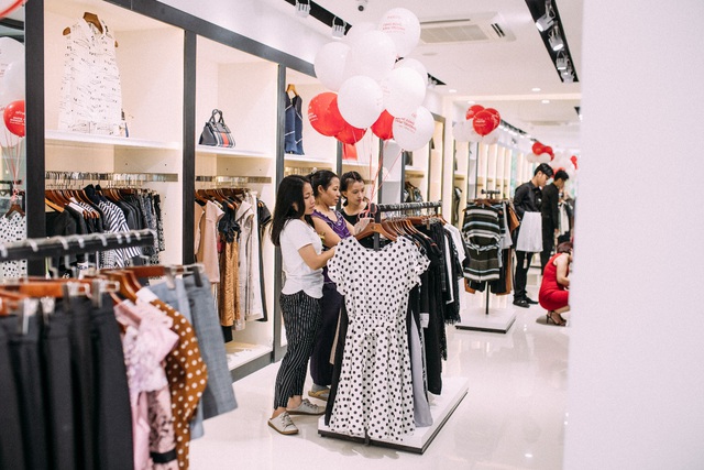 Những set đồ c&ocirc;ng sở đẹp m&ecirc; ly cho n&agrave;ng s&agrave;nh điệu đ&oacute;n thu 2018 tại cửa h&agrave;ng Pantio đầu ti&ecirc;n ở S&agrave;i G&ograve;n - Ảnh 3.