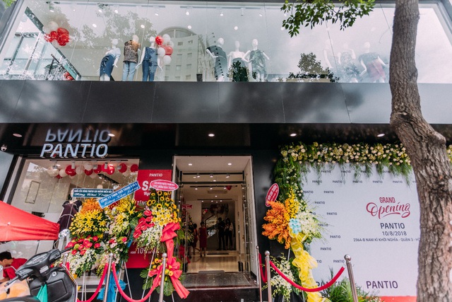 Những set đồ c&ocirc;ng sở đẹp m&ecirc; ly cho n&agrave;ng s&agrave;nh điệu đ&oacute;n thu 2018 tại cửa h&agrave;ng Pantio đầu ti&ecirc;n ở S&agrave;i G&ograve;n - Ảnh 7.