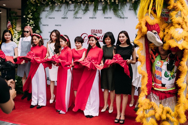 Những set đồ c&ocirc;ng sở đẹp m&ecirc; ly cho n&agrave;ng s&agrave;nh điệu đ&oacute;n thu 2018 tại cửa h&agrave;ng Pantio đầu ti&ecirc;n ở S&agrave;i G&ograve;n - Ảnh 8.