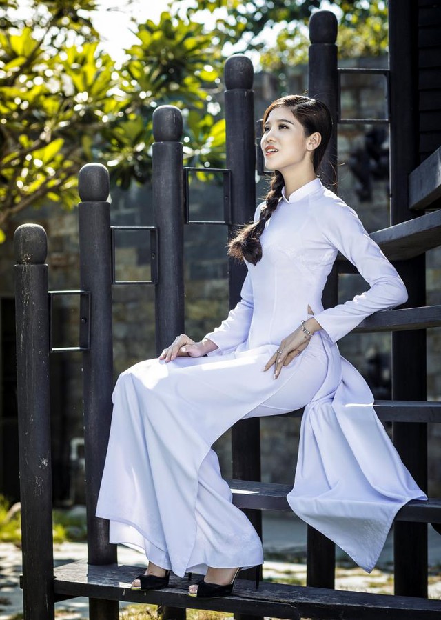 Bay bổng cùng họa tiết Henna trên áo dài nữ sinh - Ảnh 6. Bay bổng cùng họa tiết Henna trên áo dài nữ sinh - Ảnh 6.